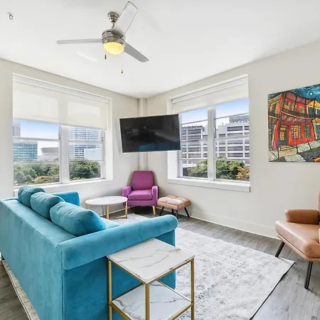 Modern Condo Walking Distance To Must-See Attractions Of Nola-2
