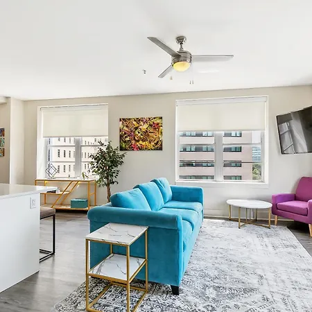 Modern Condo Walking Distance To Must-See Attractions Of Nola-3