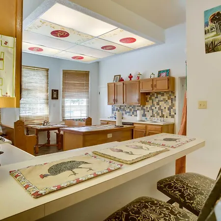 1 Mi To City Park & Museums: New Orleans Condo-3