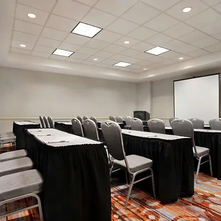 Hilton Garden Inn New Orleans Convention Center-3