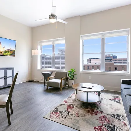 Magnificent Condo Near Local Favorite Spots-3