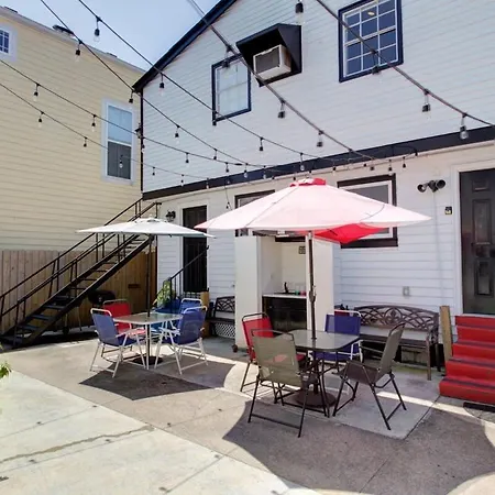 Charming Conti Nest With Large Courtyard-2