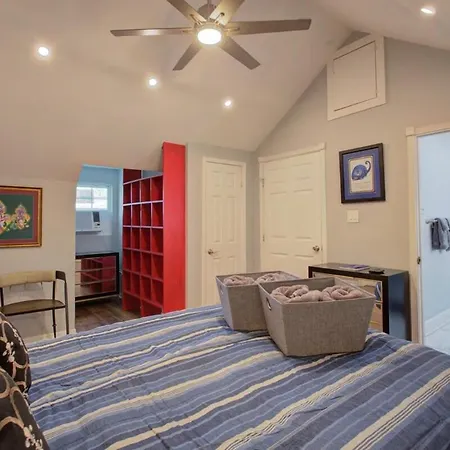 Charming Conti Nest With Large Courtyard-3