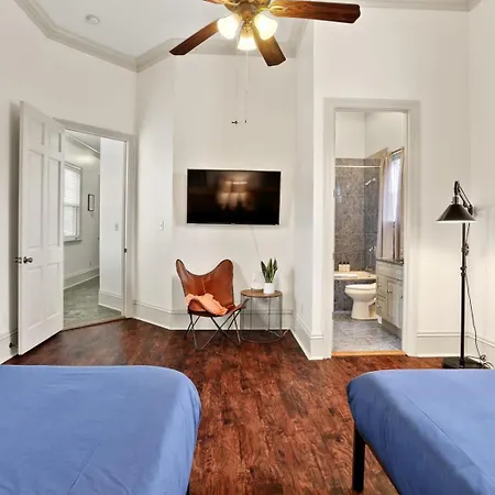 3Bd Home Steps To Saint Charles Gated Parking-3