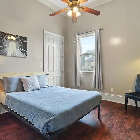 3Bd Home Steps To Saint Charles Gated Parking-2