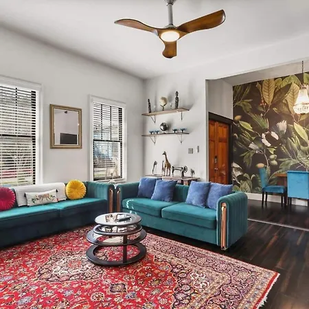 Stylish 2-Bedroom Apartment in Garden District-3