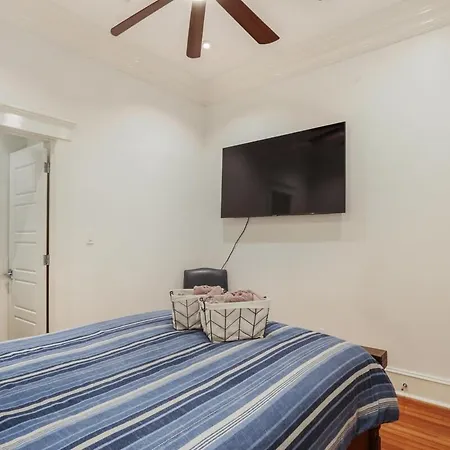 Luxury New Renovation Centrally Located Beauty-3
