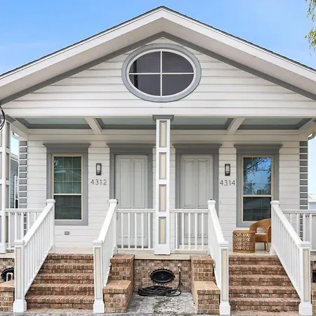 Luxury New Renovation Centrally Located Beauty-2