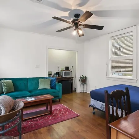 Bywater Hideaway Perfect For 2-3