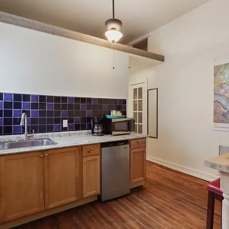 Cute Quiet Mid-City Studio - Central Location-2
