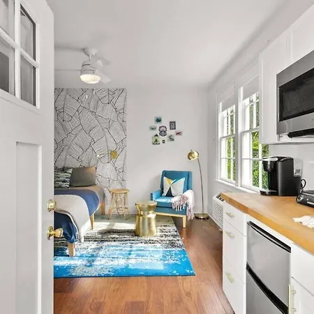 Garden District Studio Apartment - Gated Parking-2