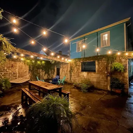 Urban 3 Bedroom Local Art Filled Frenchman Oasis-2