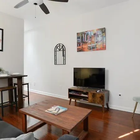Fabulous Franklin 2Bd Steps From St Claude Ave-3