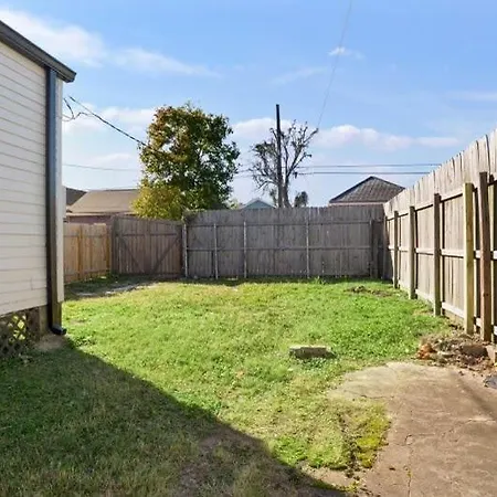 Fabulous Franklin 2Bd Steps From St Claude Ave-2