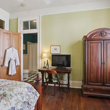 Maison Perrier Bed & Breakfast-3