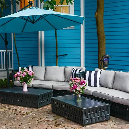5 Bedroom - Sleeps 8! Steps From Bourbon Street!-3