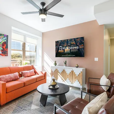 Newly Renovated 4-Bed Condo Steps To French Quarter-2