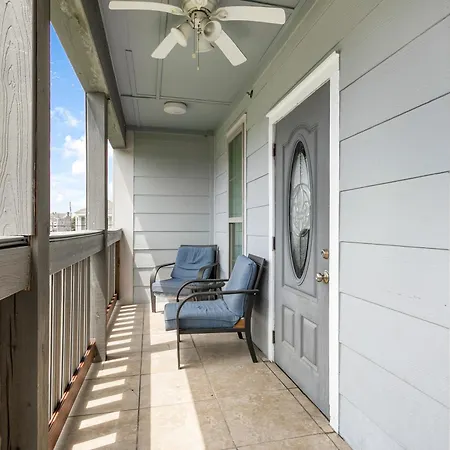 Stunning Condos Near French Quarter-2