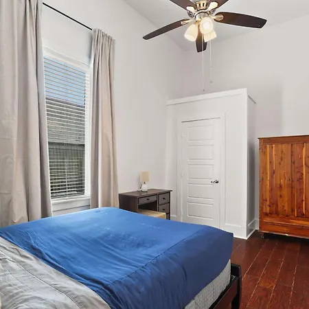 Art Filled Sanctuary In The Heart Of Mid City-3