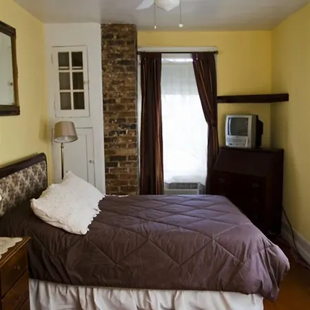 Fairchild House Bed & Breakfast-3