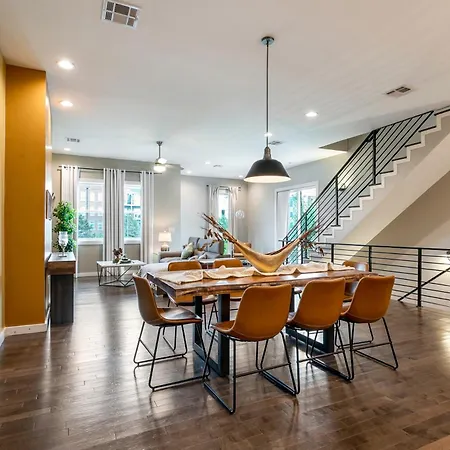 Stunning 4 Bedroom Townhouse In Mid City-2