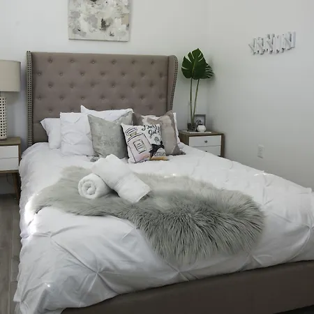 Best Location 7Br Next To Fr Quarter! By Yourent-3