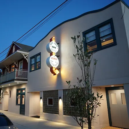 Dew Drop Inn Hotel & Lounge-3