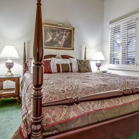 Plaza Suites Downtown New Orleans-3