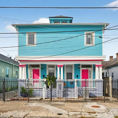 Urban 3 Bedroom Local Art Filled Frenchman Oasis-3