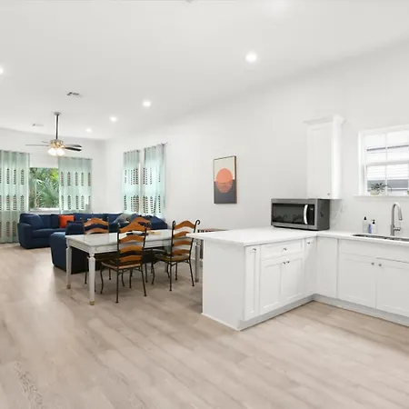Sunny 5Bed W Parking And Direct Streetcar Access-2