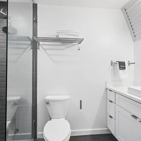 Moon 101 - Full Moon Suite - 2Br 2 5 Bath + Living-3