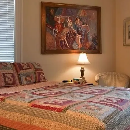 Avenue Inn Bed And Breakfast-3