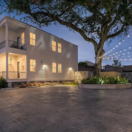 Spacious 2Br In Prime Garden District Location W Pool-2