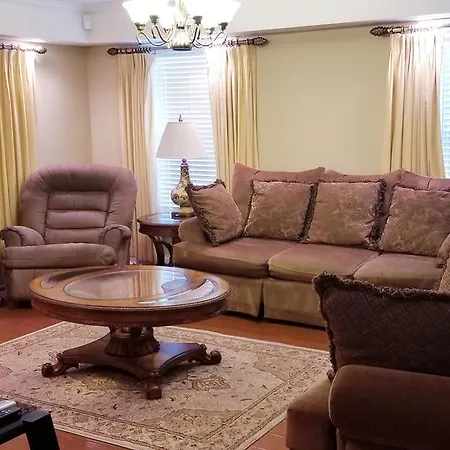 Beautiful 3 Bedroom Home!-2