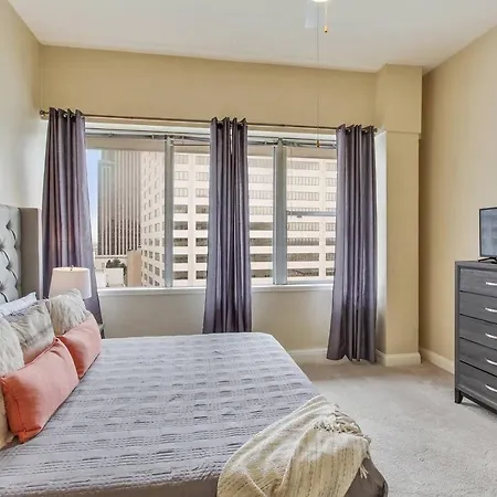 Fr Qtr Penthouse 14Th Fl-Sleeps 4 - Huge & Modern-2
