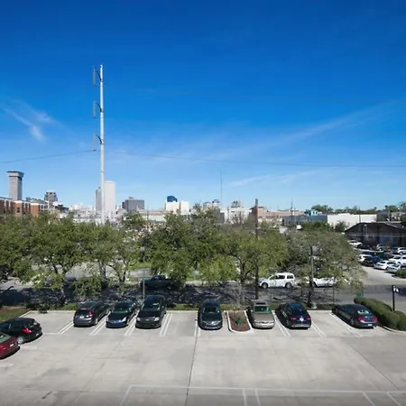 Spacious 3Br Luxury Penthouse With Balcony-3