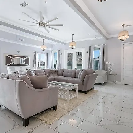 Stunning Penthouse In The Heart Of The City-3