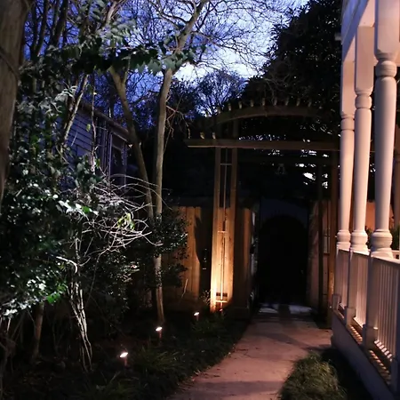 4 Bedroom Celebrity House Next To French Qt-2