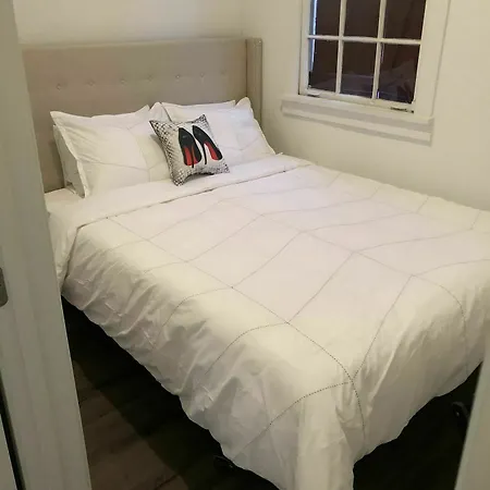 4 Bedroom -Famous Landmark Next To Bourbon St-3
