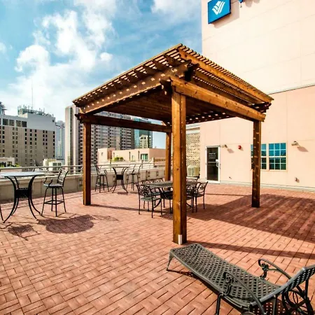 Gorgeous Condo 1 Minute Walk To French Quarter And Bourbon St.-3