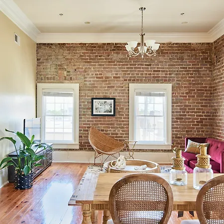 Chic 2Br In Irish Channel By Sonder-3