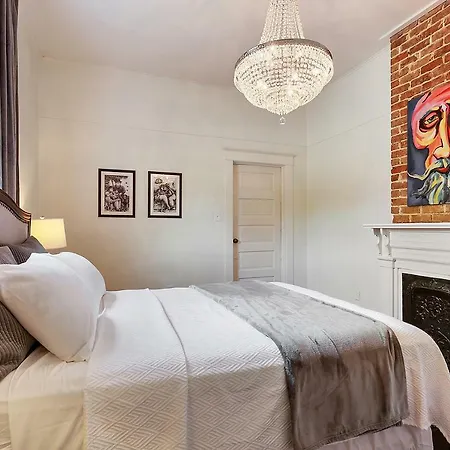 Modern Victorian House With Relaxing Courtyard - Near Fq-2