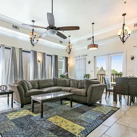 Spacious 4Br Condo On Carondelet Near All Hot Spo-2