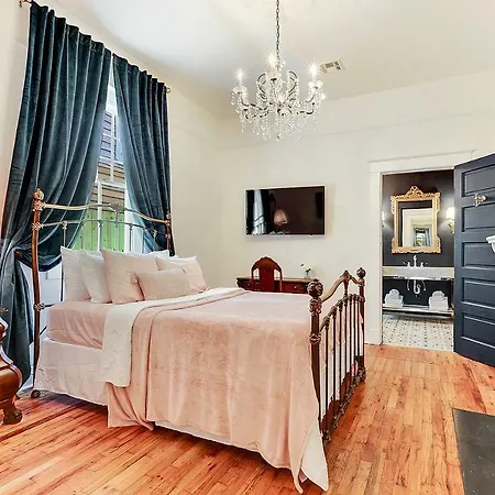 Elegant Renovated House With Relaxing Courtyard - Near Fq-3