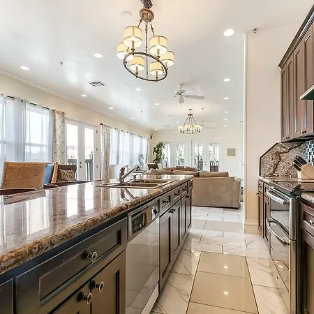 Spacious 3Br Luxury Penthouse With Balcony-2