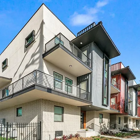 New Construction Townhouse Near City Hot Spots-2