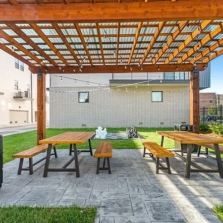New Construction Townhouse Near City Hot Spots-3