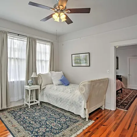Traditional New Orleans Apt With Porch In River Bend-3