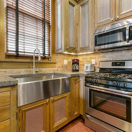 Modern 1-Bd Near French Quarter - Walk To Superdome-2