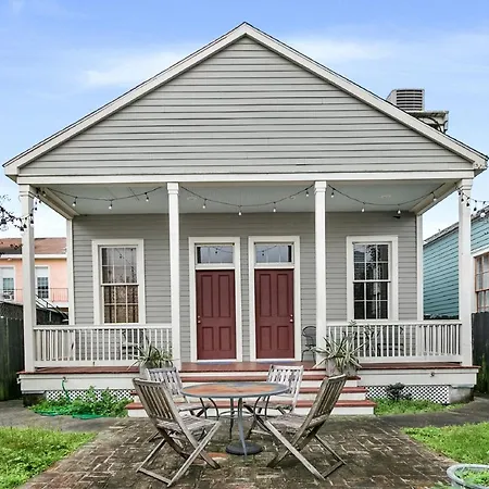 Cozy And Charming House Close To St Charles Ave-2
